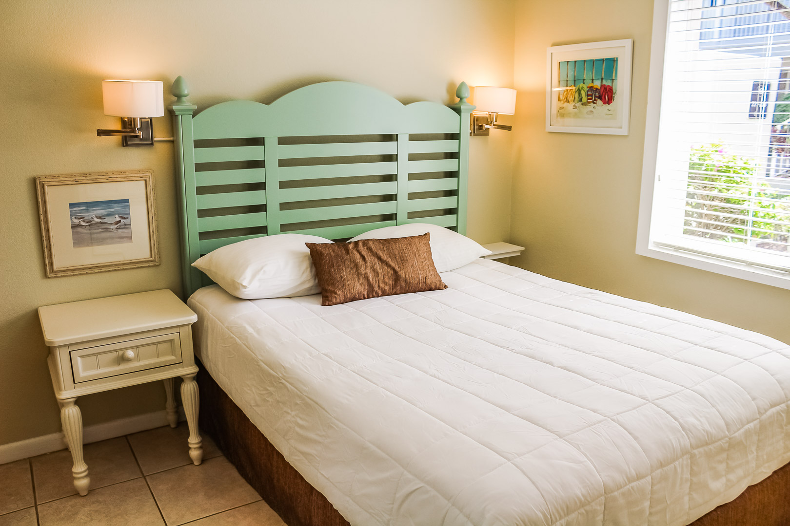 A quaint bedroom at VRI's Berkshire by the Sea in Florida.